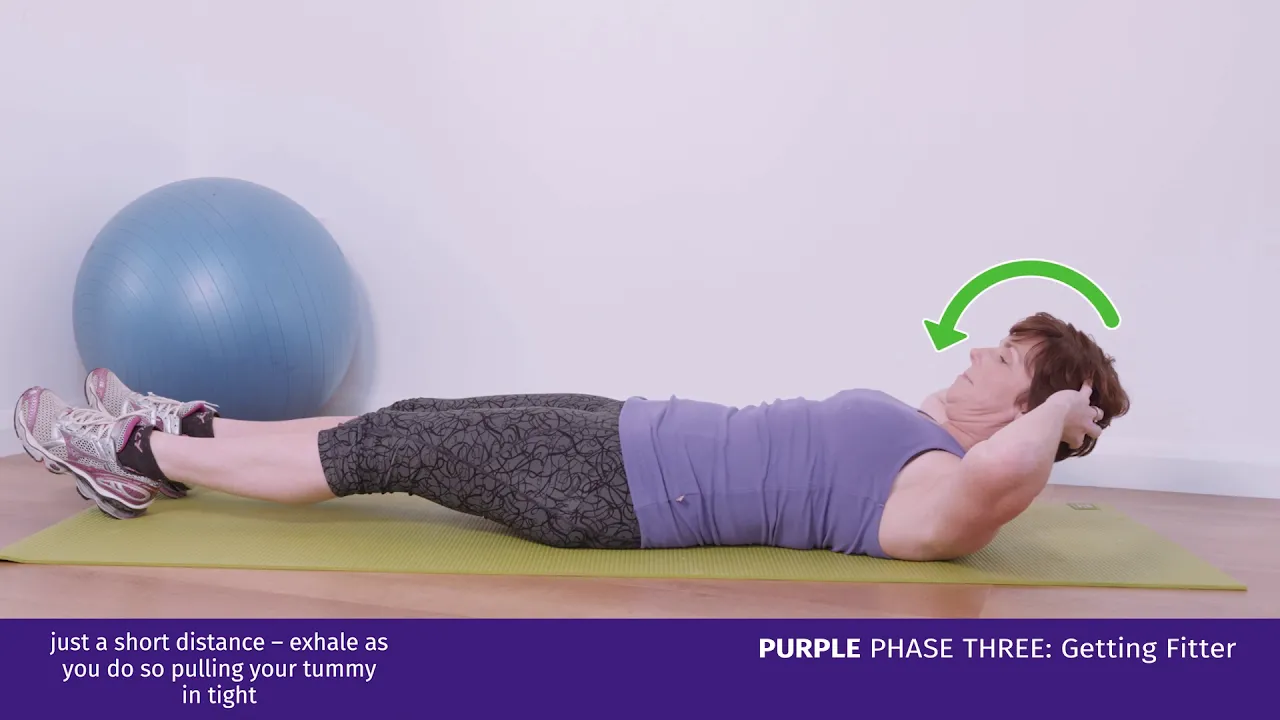 Een vrouw die een oefening doet