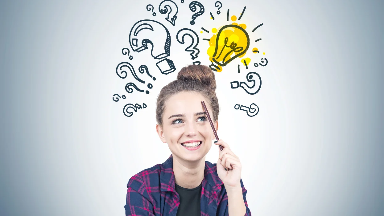 žena přemýšlející