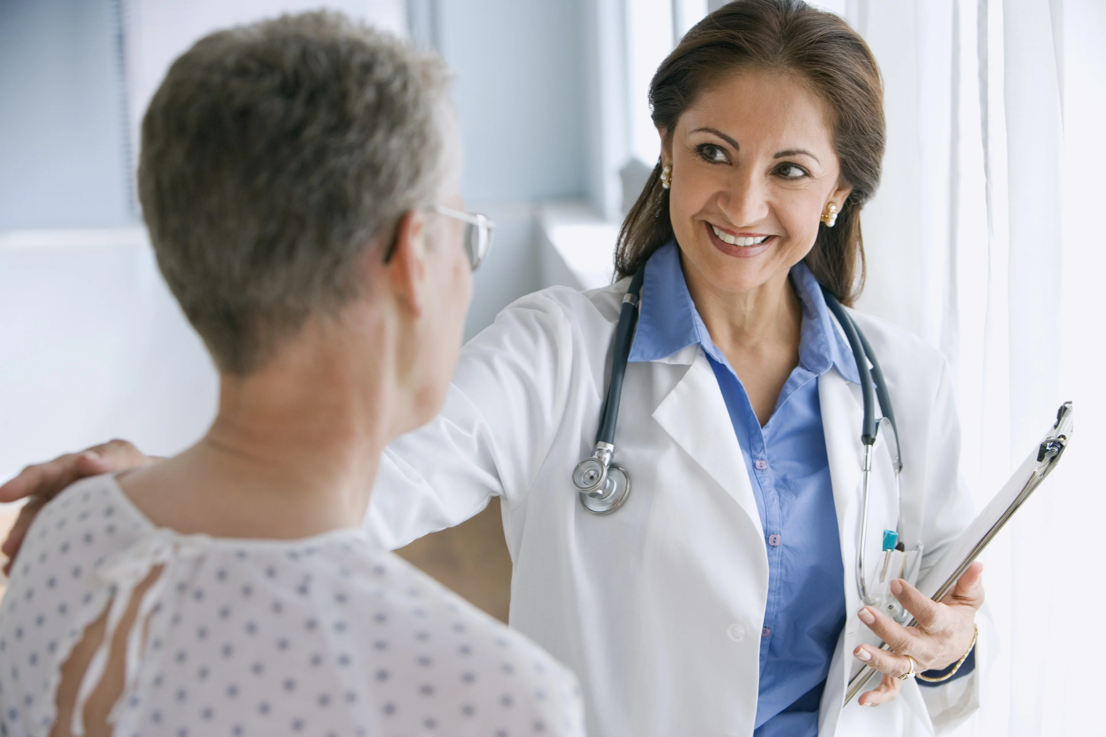 患者と話す医者