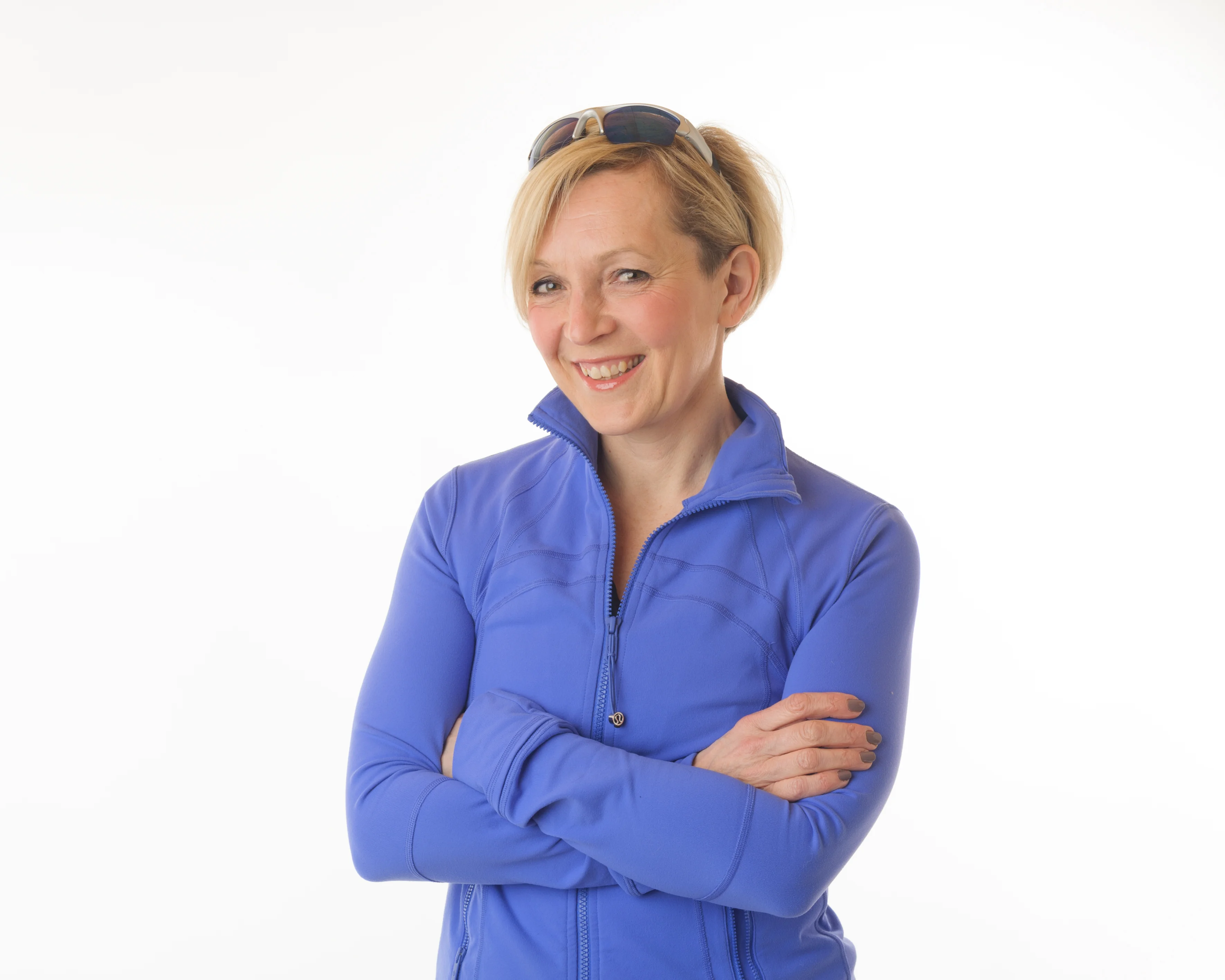 青いコートを着た女性