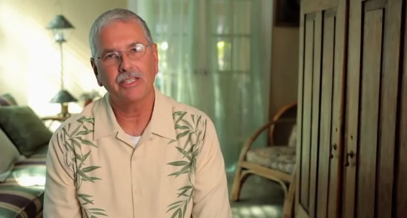 眼鏡をかけた男性